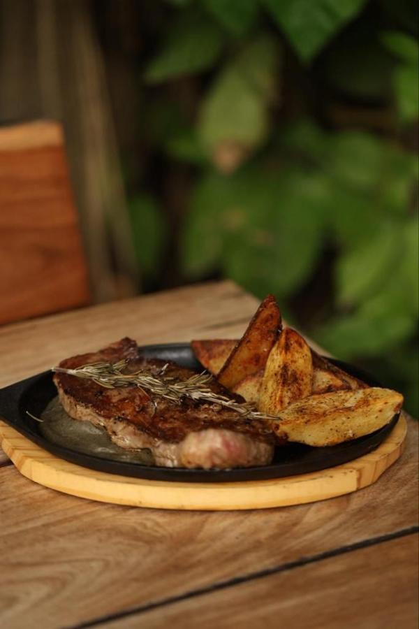Mio Tulum Hotel Boutique Dış mekan fotoğraf A steak with potato